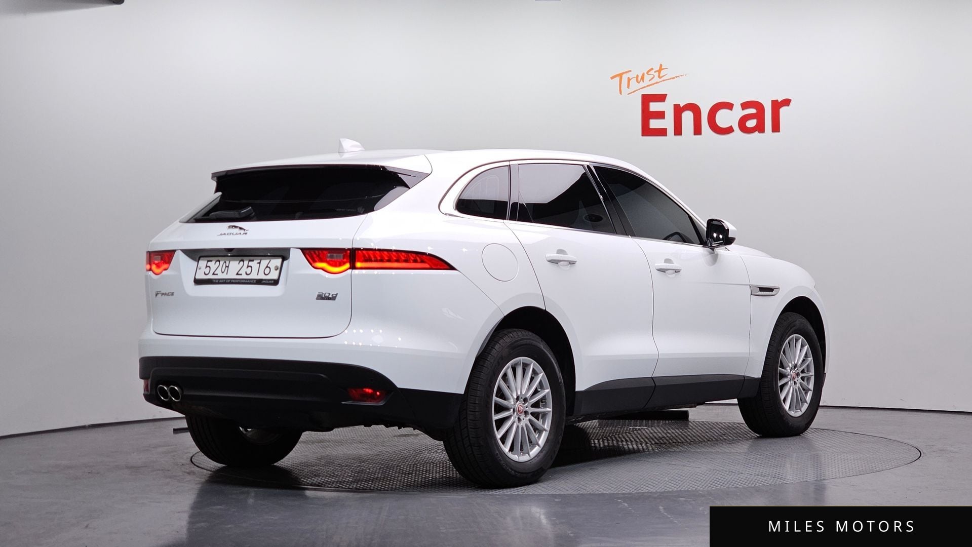 Jaguar F-PACE 2018 — миниатюра 2