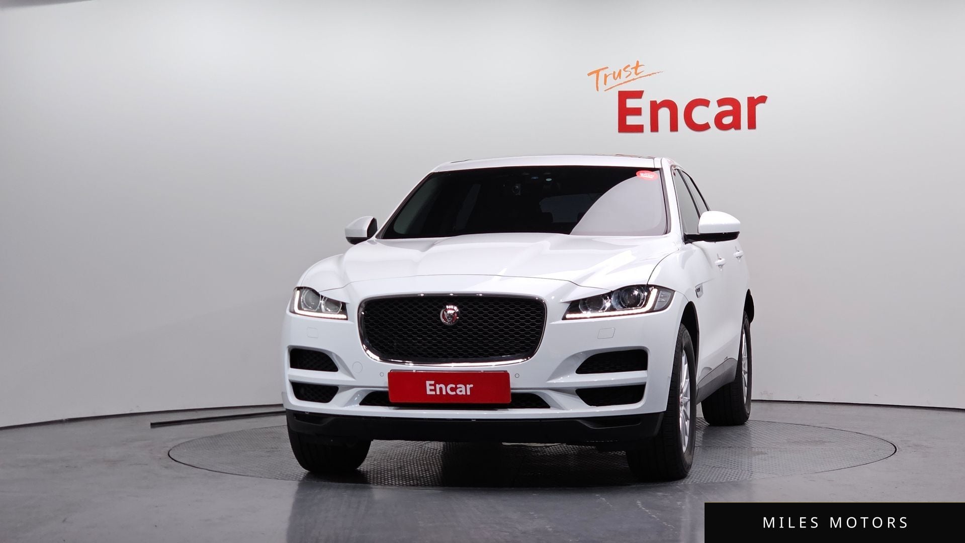 Jaguar F-PACE 2018 — миниатюра 3