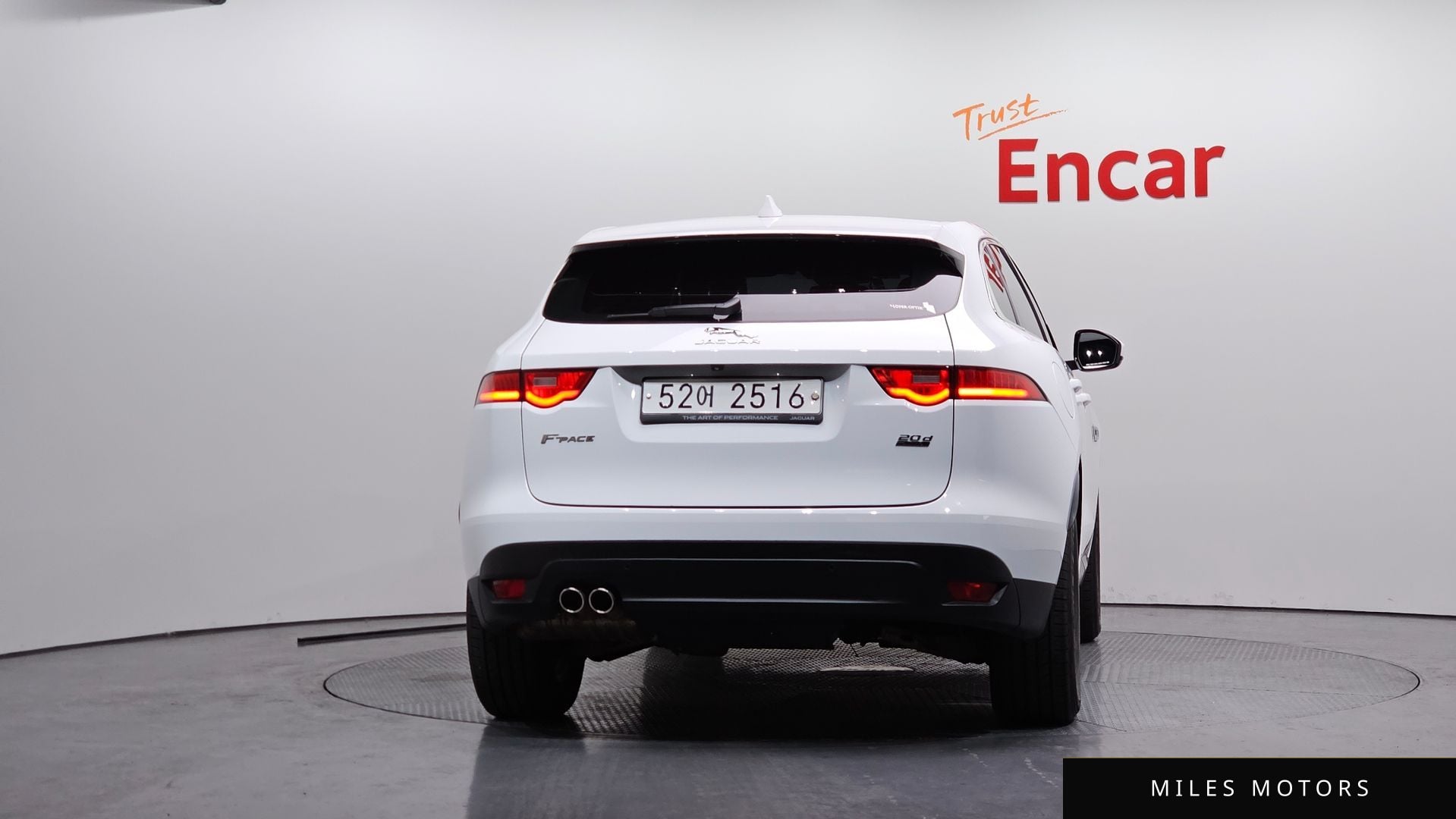 Jaguar F-PACE 2018 — миниатюра 4