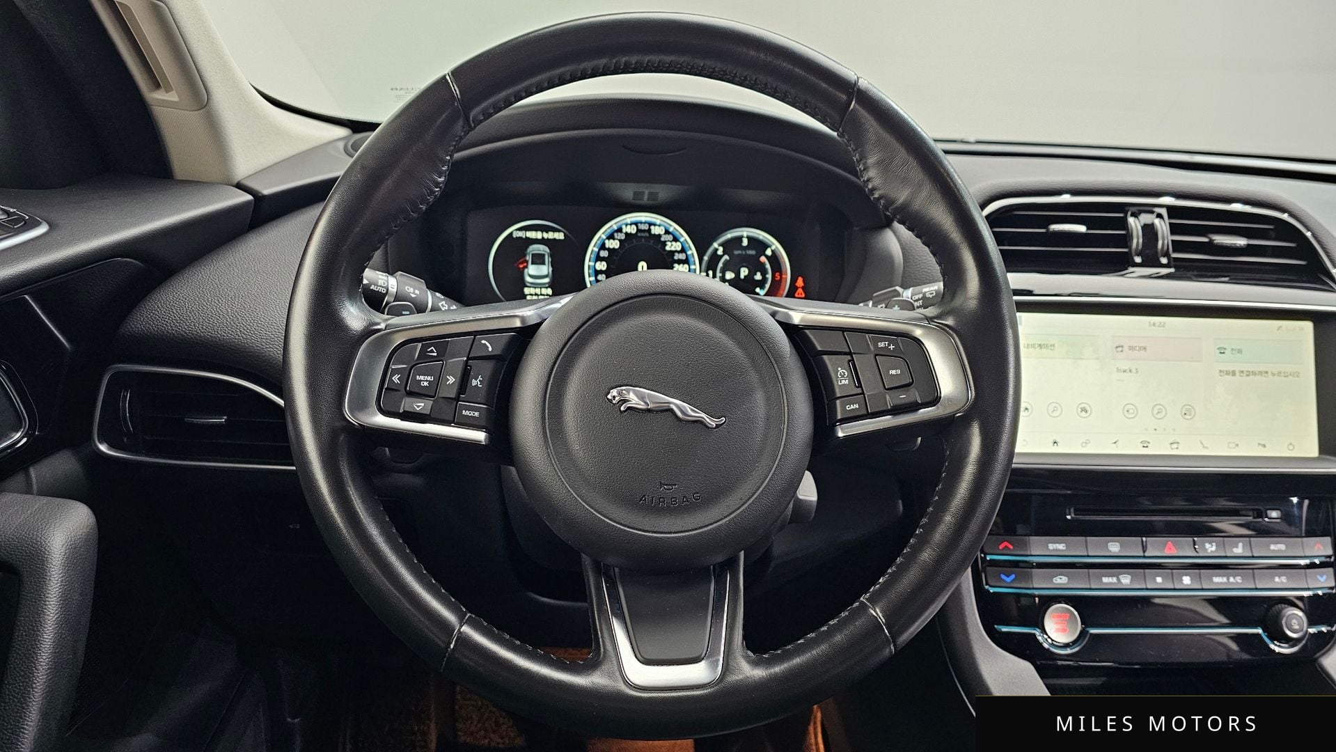 Jaguar F-PACE 2018 — миниатюра 13