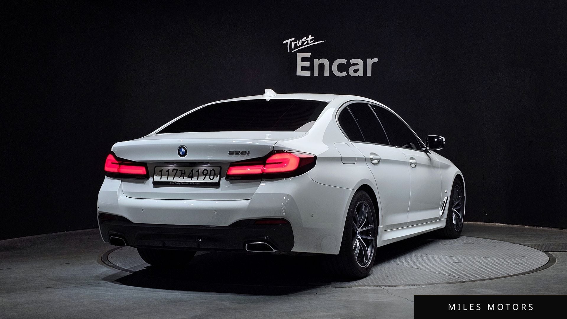 BMW 5 Series (G30) 2021 — миниатюра 2