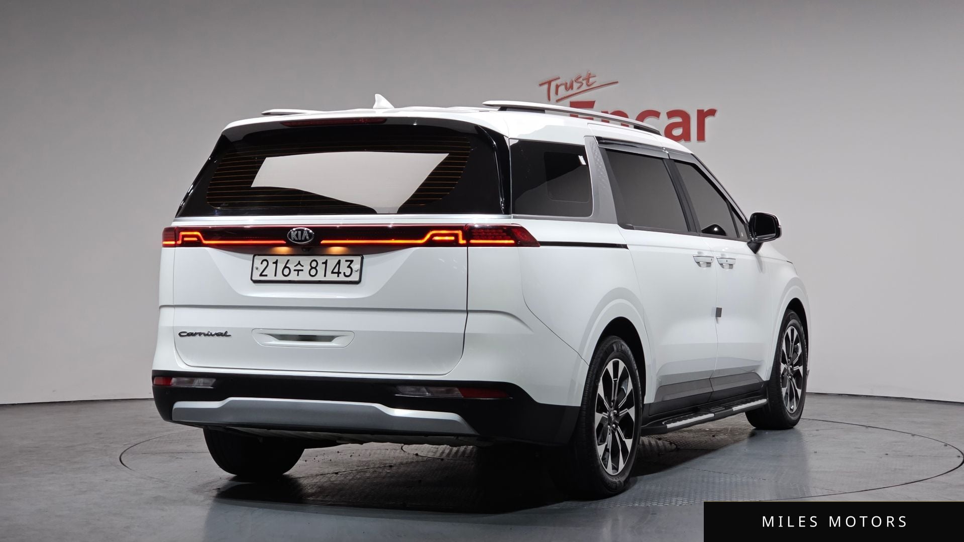 Kia Carnival 2021 — фото 1 из 12