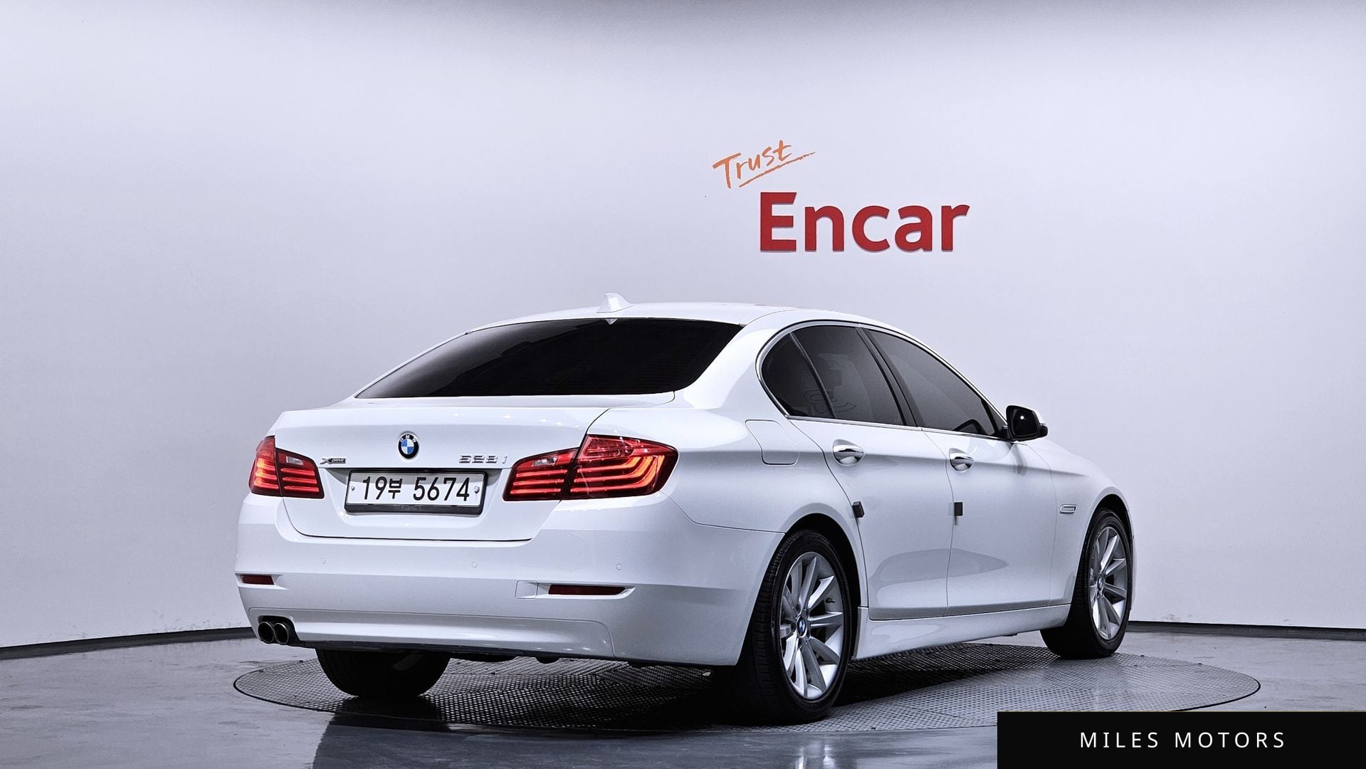 BMW 5 Series (F10) 2015 — миниатюра 2