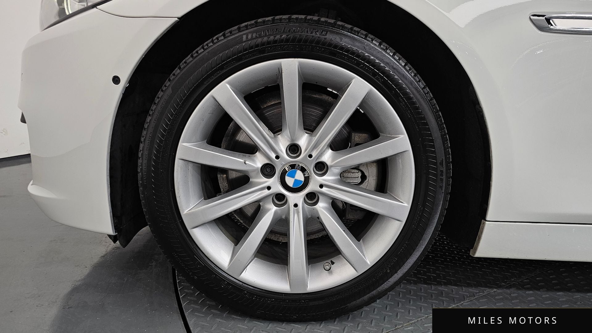 BMW 5 Series (F10) 2015 — миниатюра 5