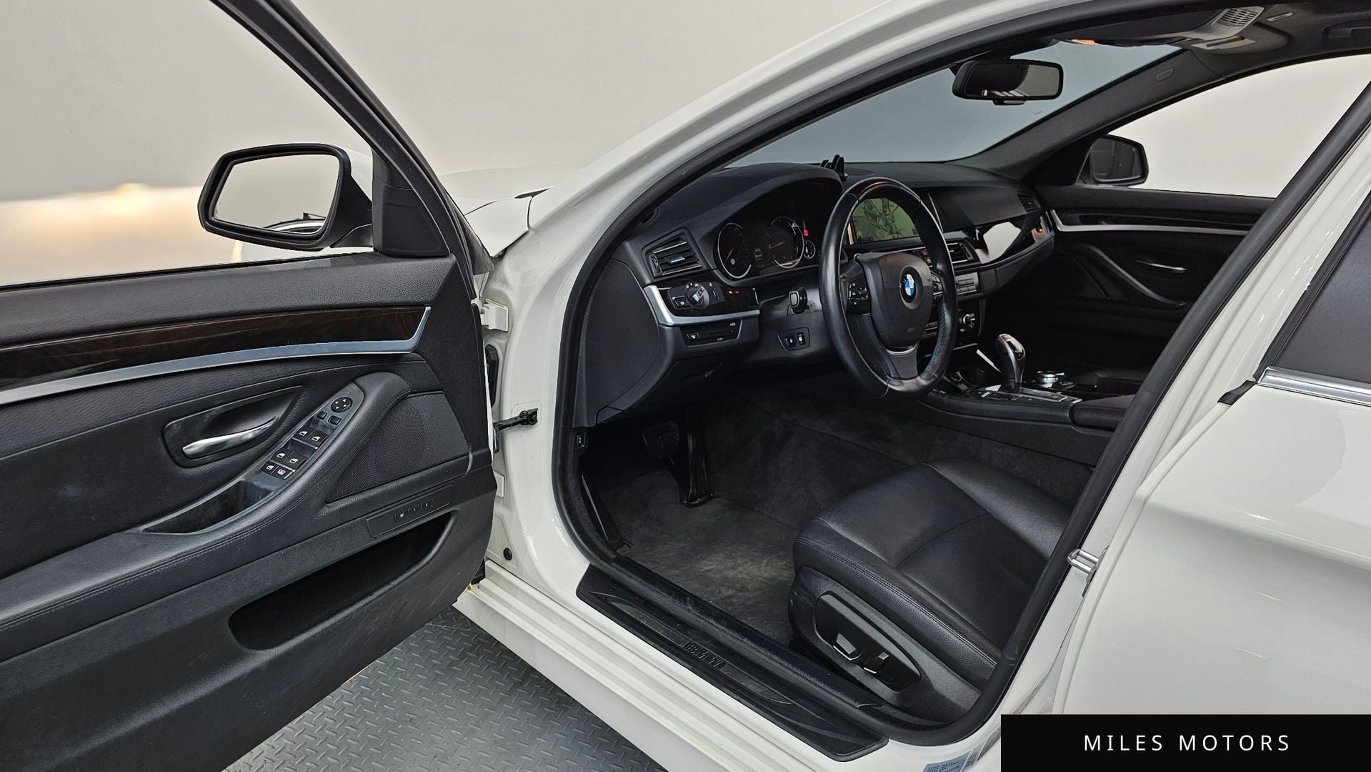 BMW 5 Series (F10) 2015 — миниатюра 10