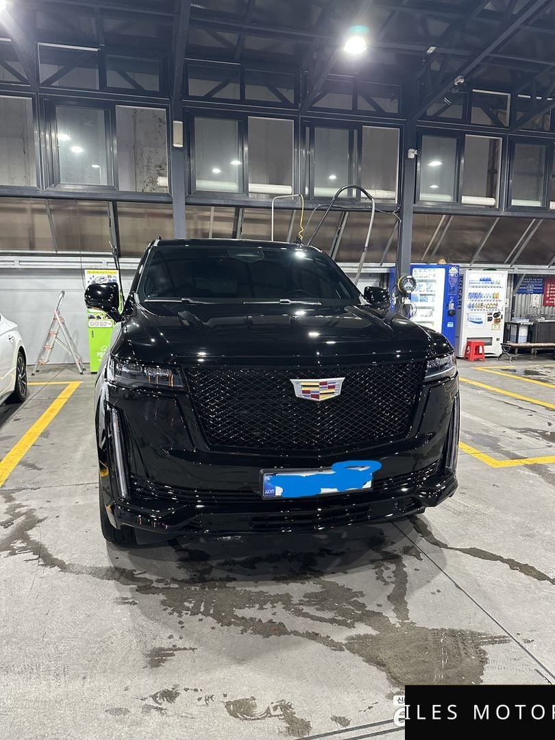 Cadillac Escalade 2023 — миниатюра 3
