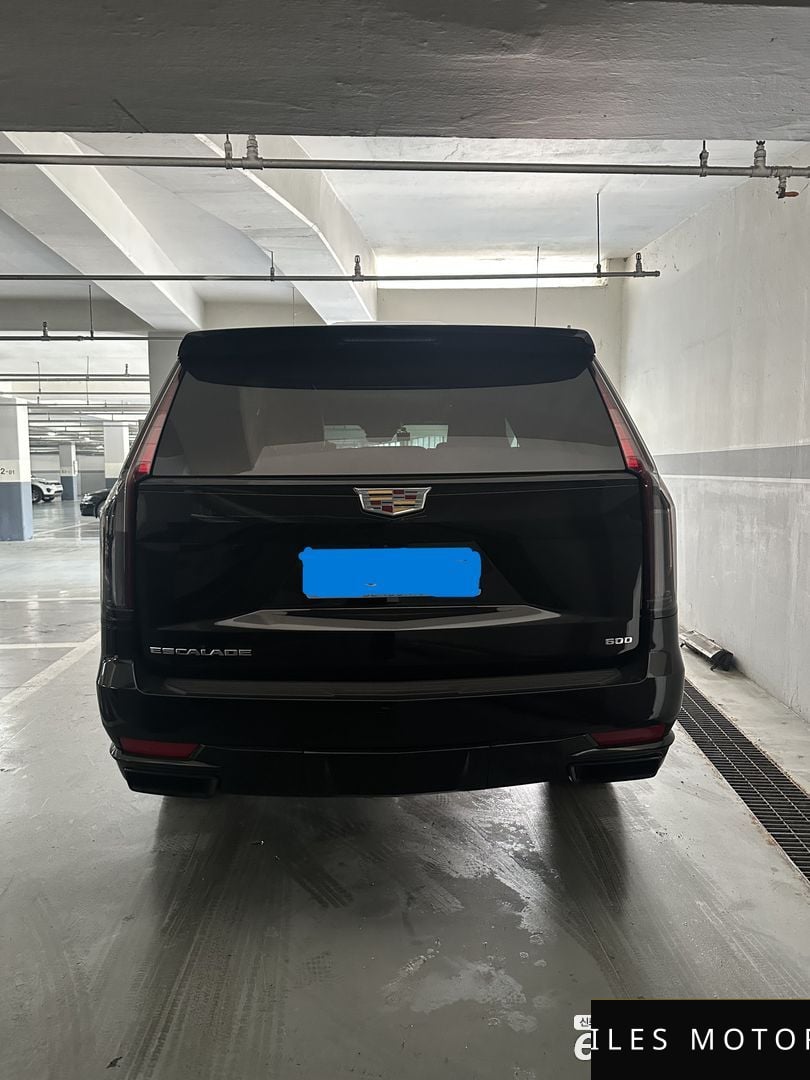Cadillac Escalade 2023 — миниатюра 5