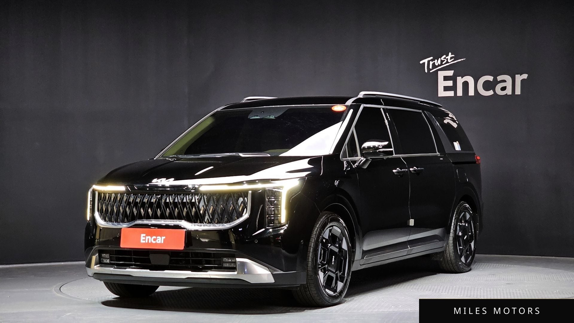 Kia Canival 2025 — фото 1 из 12