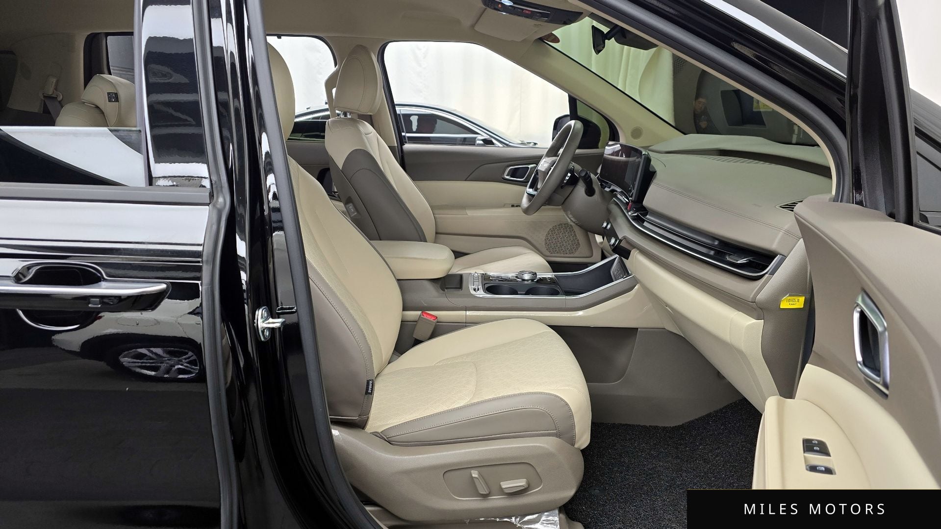 Kia Canival 2025 — миниатюра 11