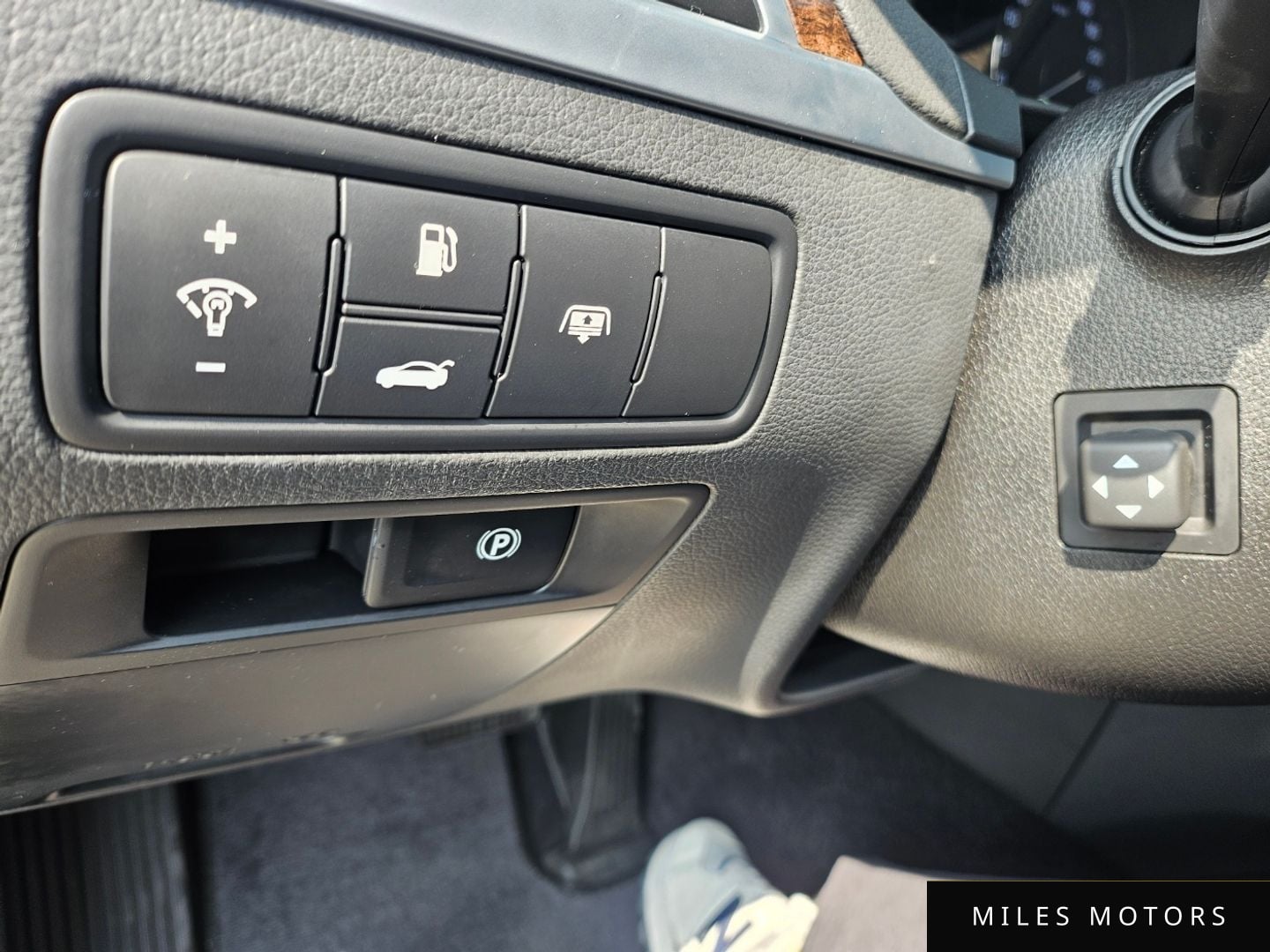 Hyundai Genesis 2014 — миниатюра 9
