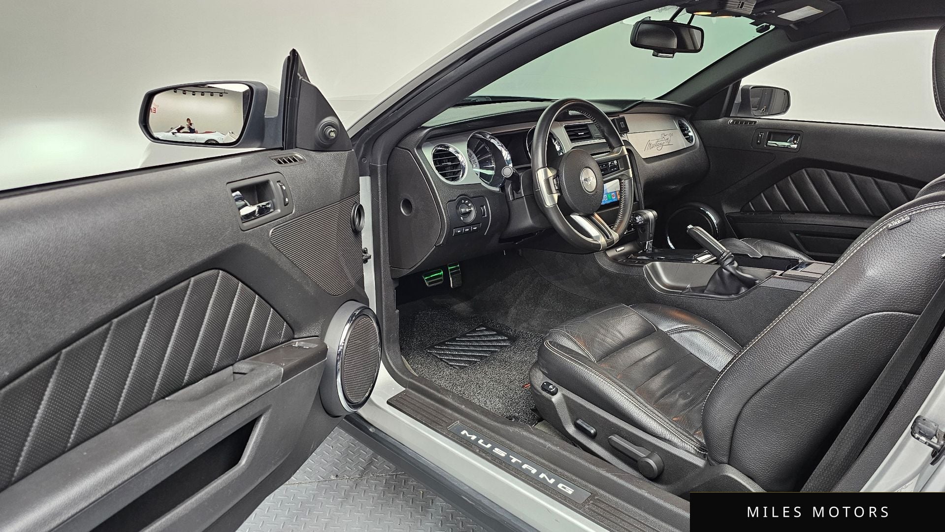 Ford 머스탱 2011 — миниатюра 10