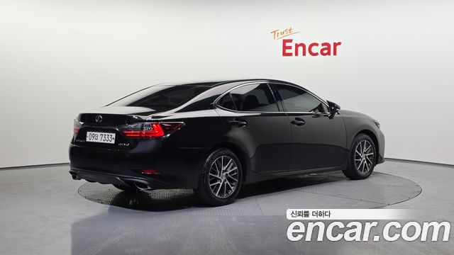 Лексус ES350 2017 — миниатюра 2