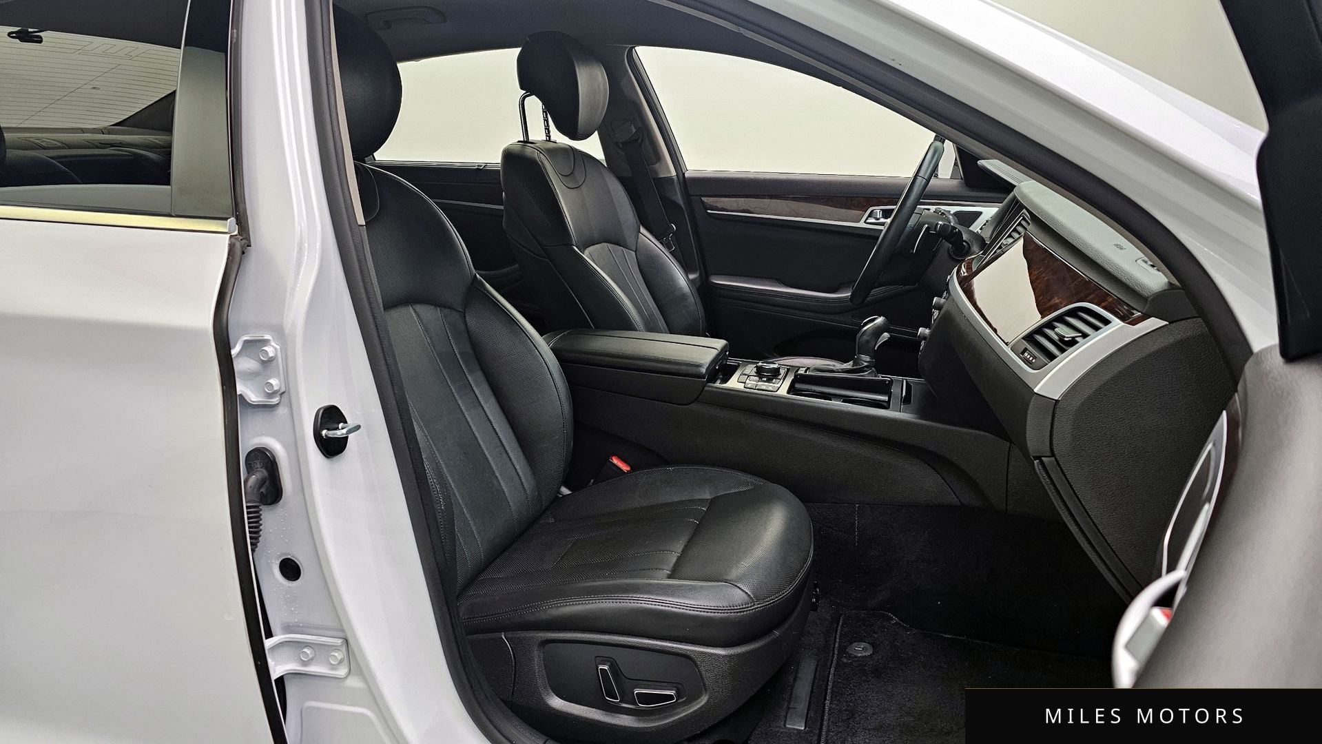 Hyundai Genesis 2015 — миниатюра 10