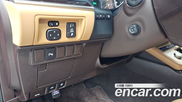 Лексус ES300h 2017 — миниатюра 14