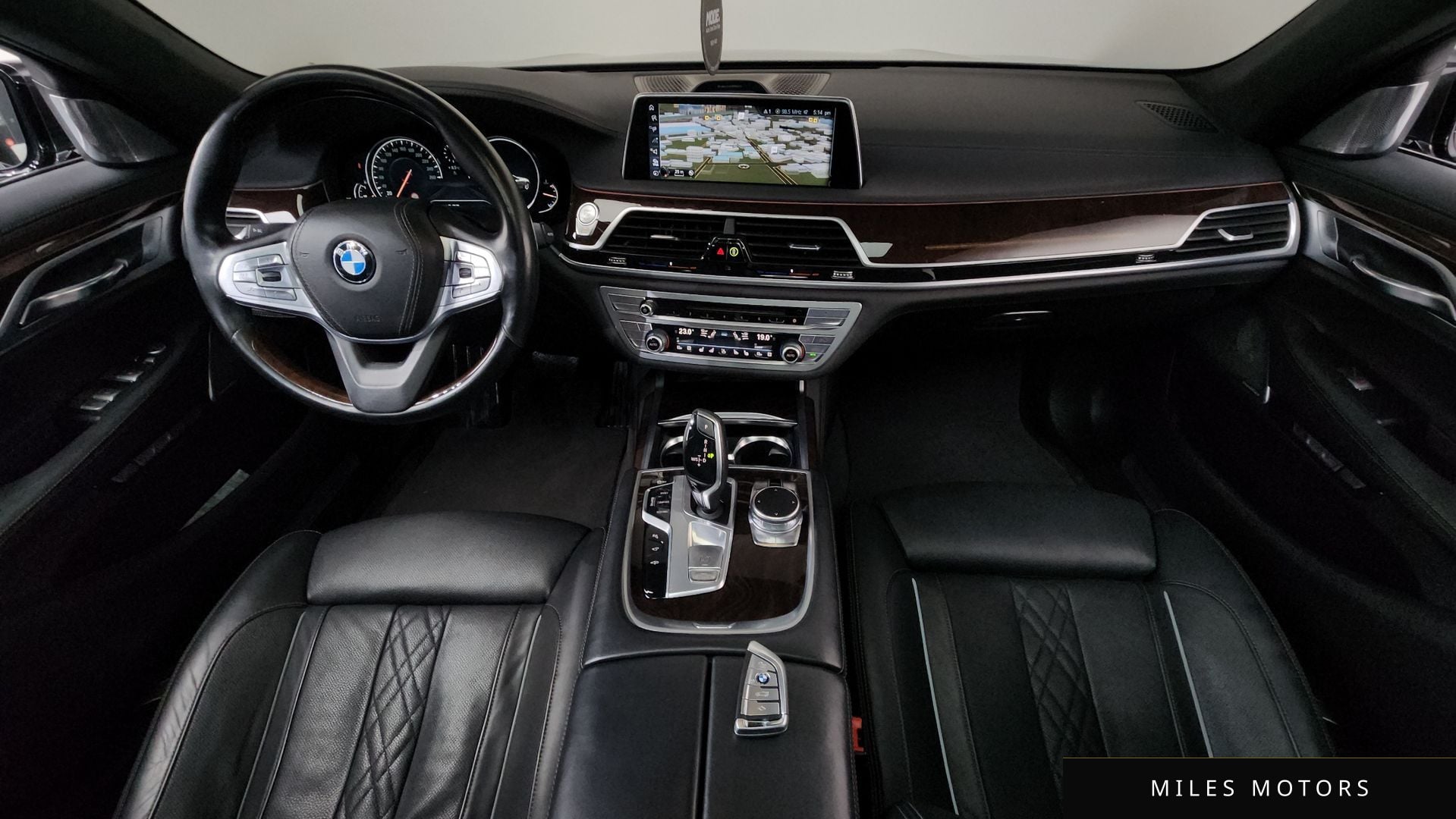 BMW 7 Series (G11) 2016 — миниатюра 7
