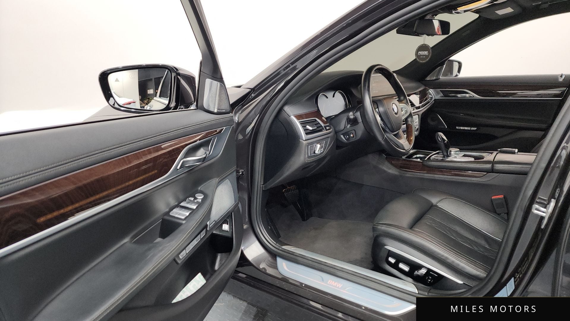 BMW 7 Series (G11) 2016 — миниатюра 10