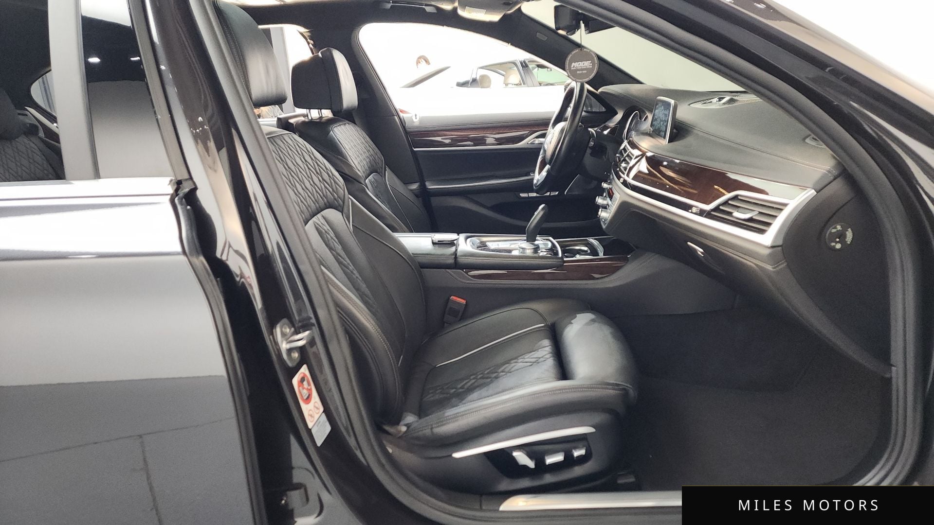 BMW 7 Series (G11) 2016 — миниатюра 11