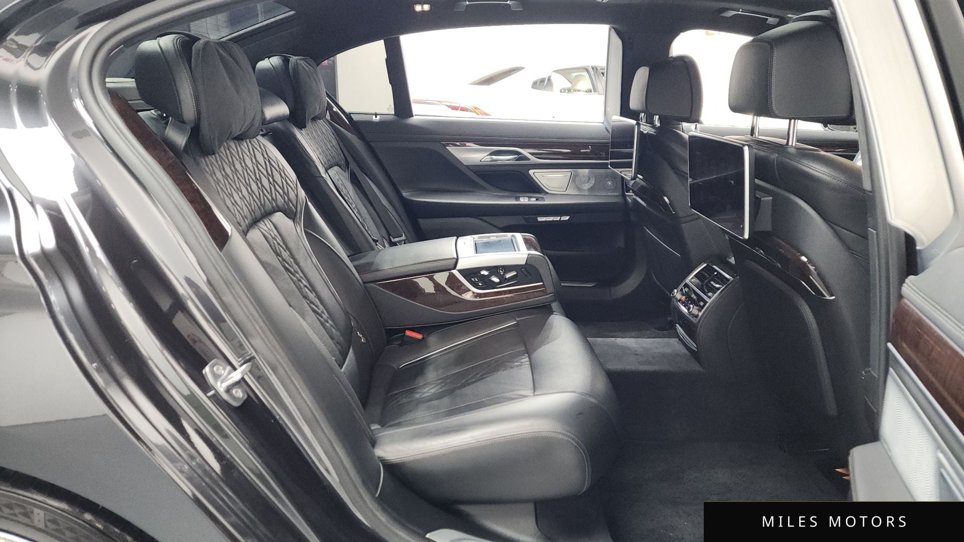 BMW 7 Series (G11) 2016 — миниатюра 12