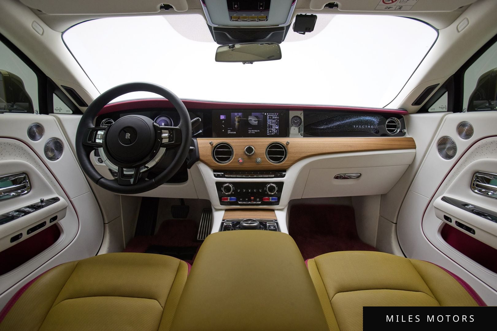 Rolls-Royce Spectre 2024 — миниатюра 10