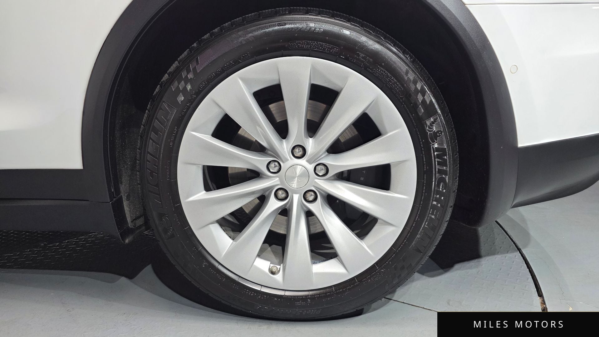 Tesla Model X 2019 — миниатюра 5