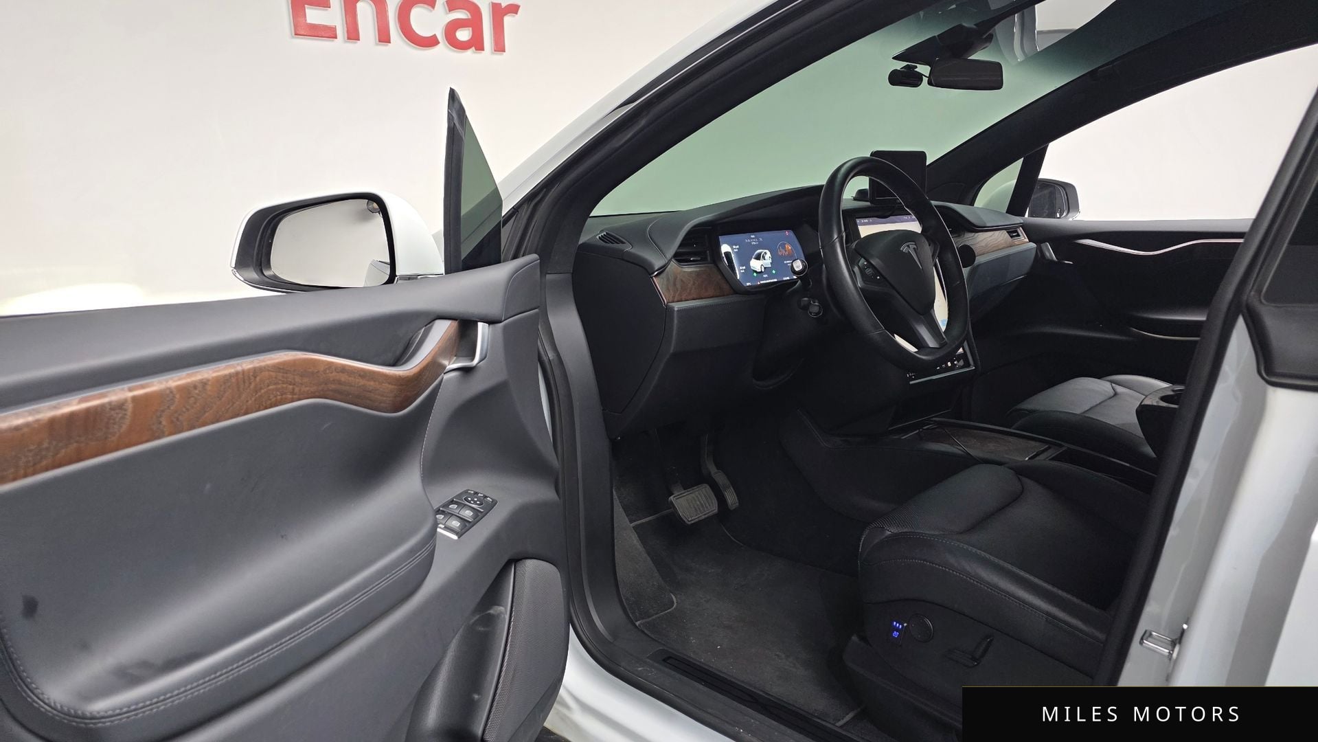 Tesla Model X 2019 — миниатюра 11