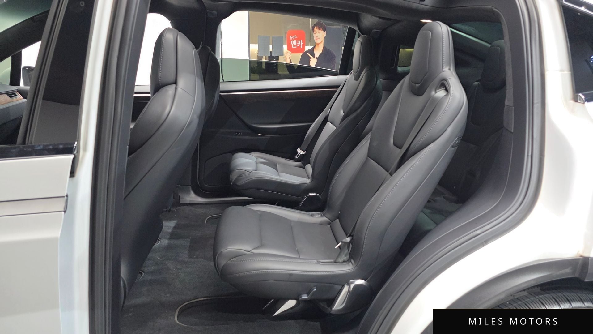 Tesla Model X 2019 — миниатюра 12