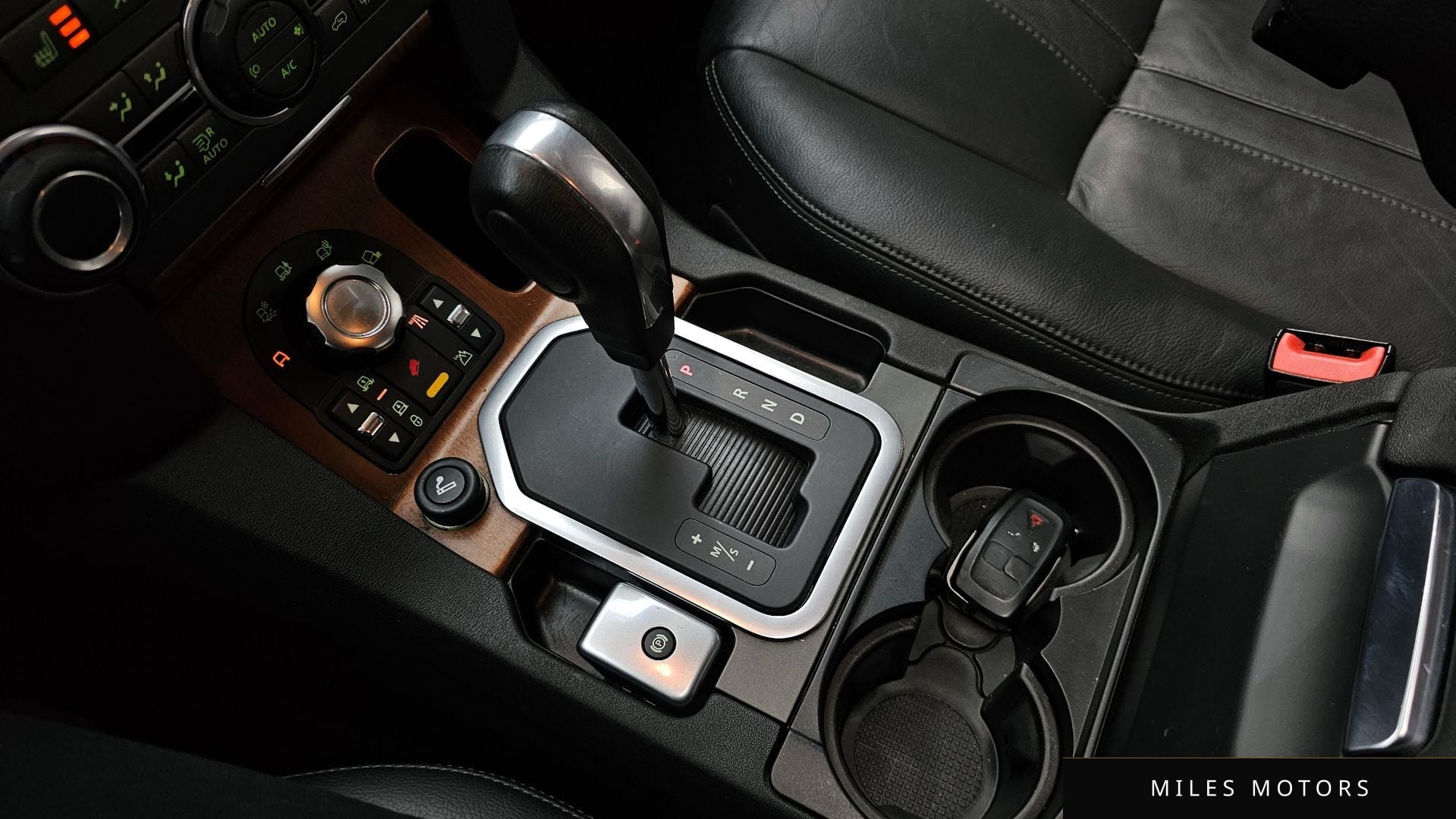 Land Rover Discovery 2010 — миниатюра 9