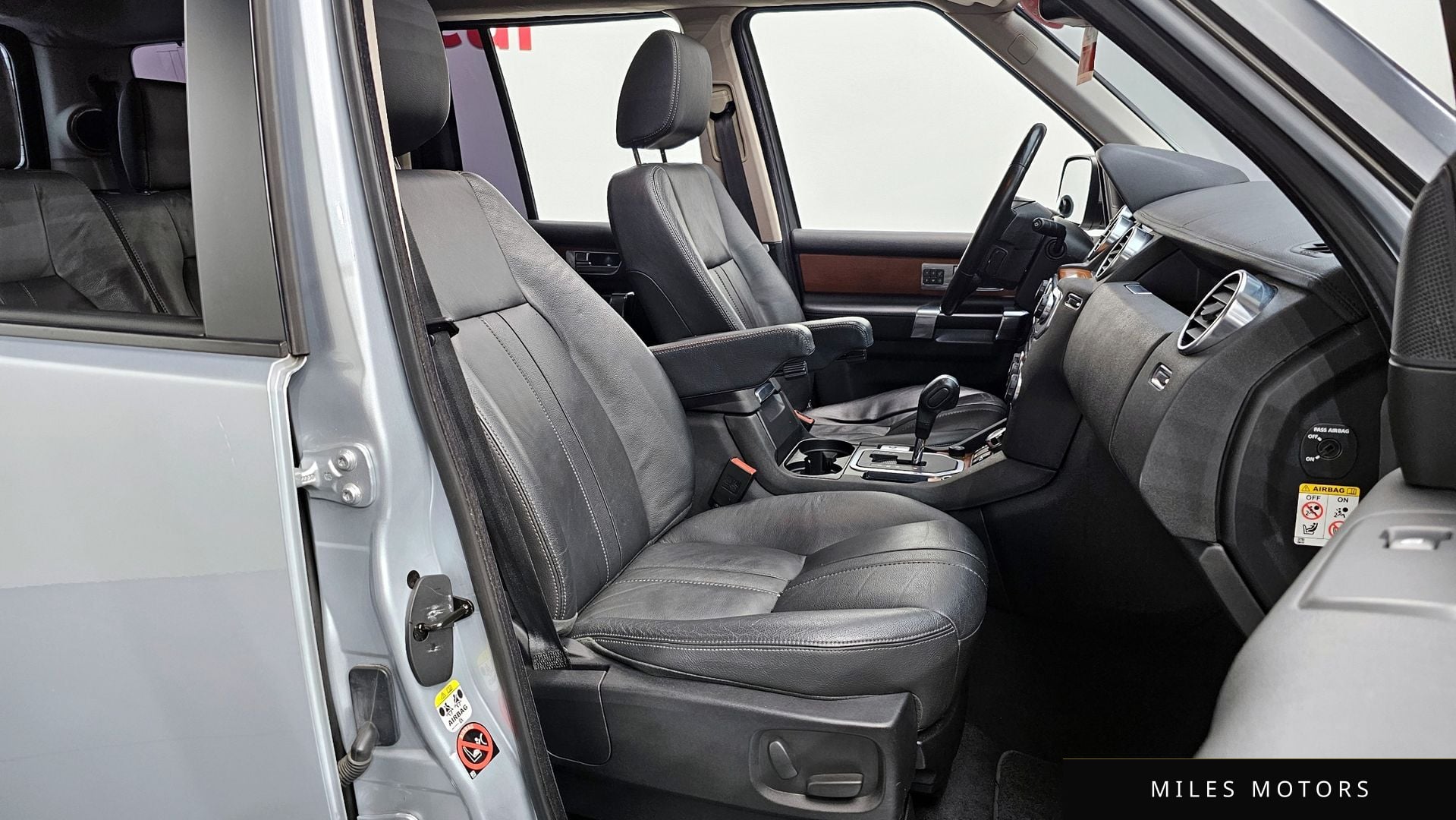 Land Rover Discovery 2010 — миниатюра 10
