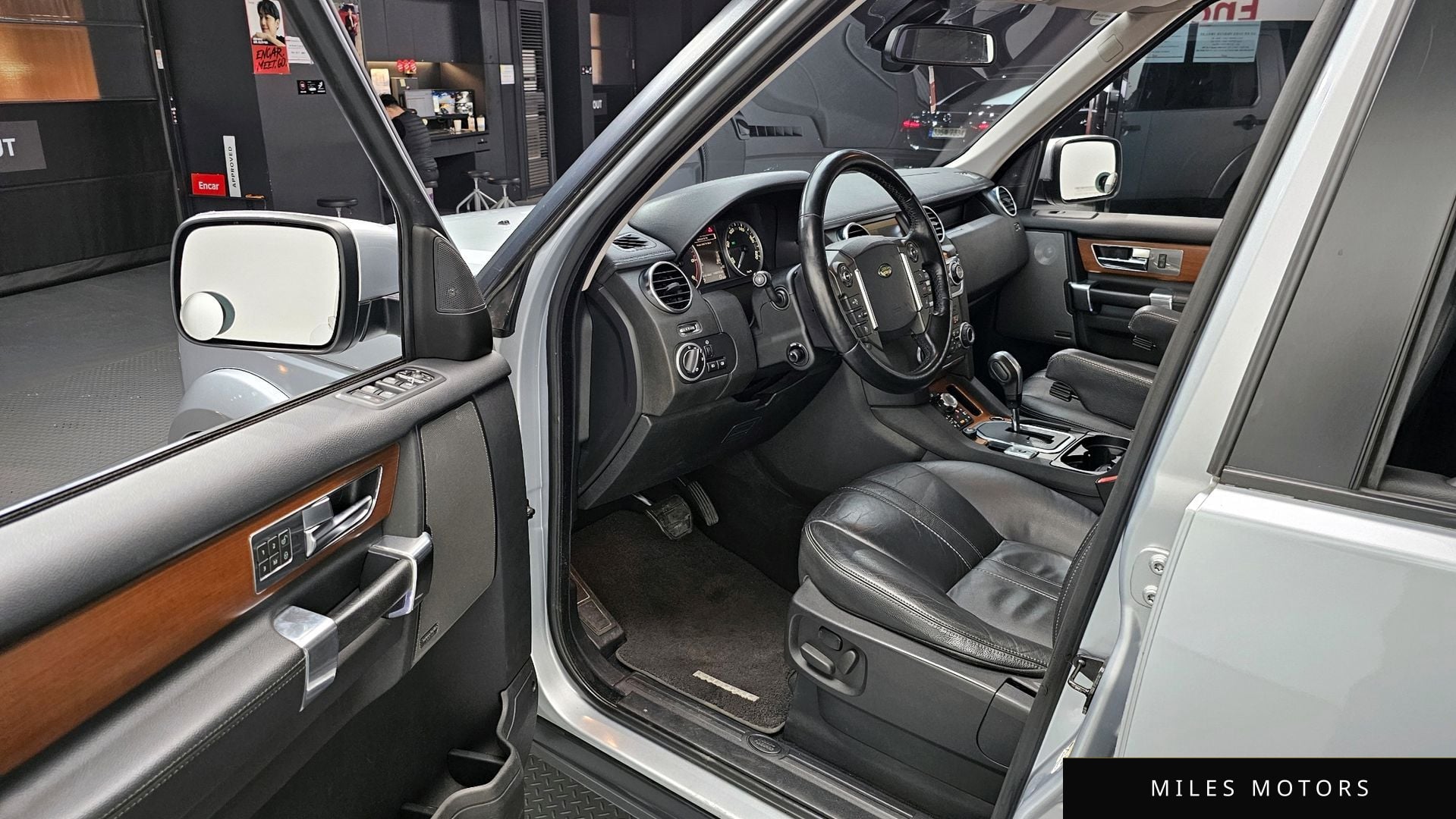 Land Rover Discovery 2010 — миниатюра 11
