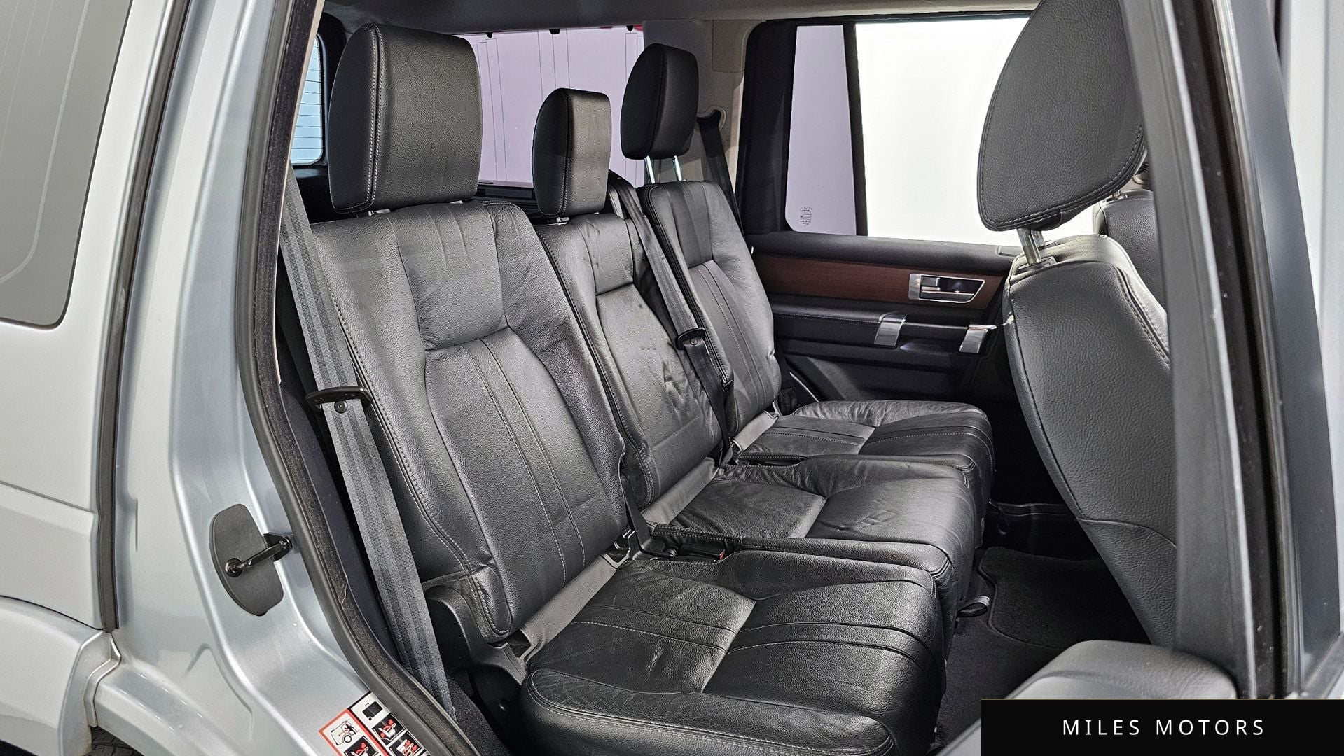 Land Rover Discovery 2010 — миниатюра 12