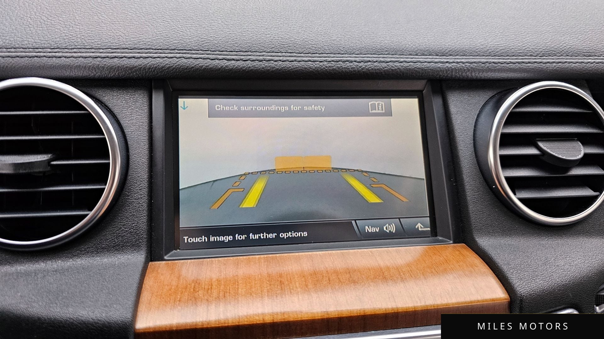 Land Rover Discovery 2010 — миниатюра 14