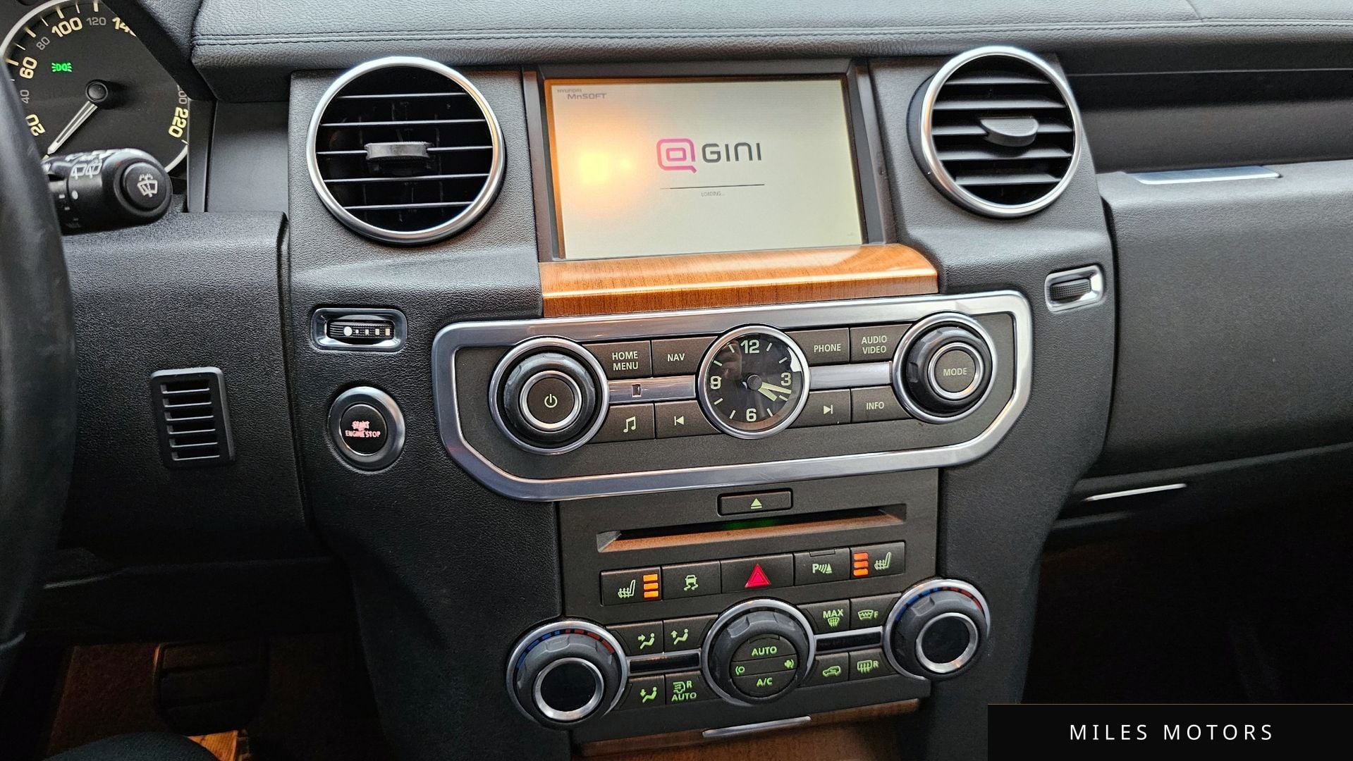 Land Rover Discovery 2010 — миниатюра 15