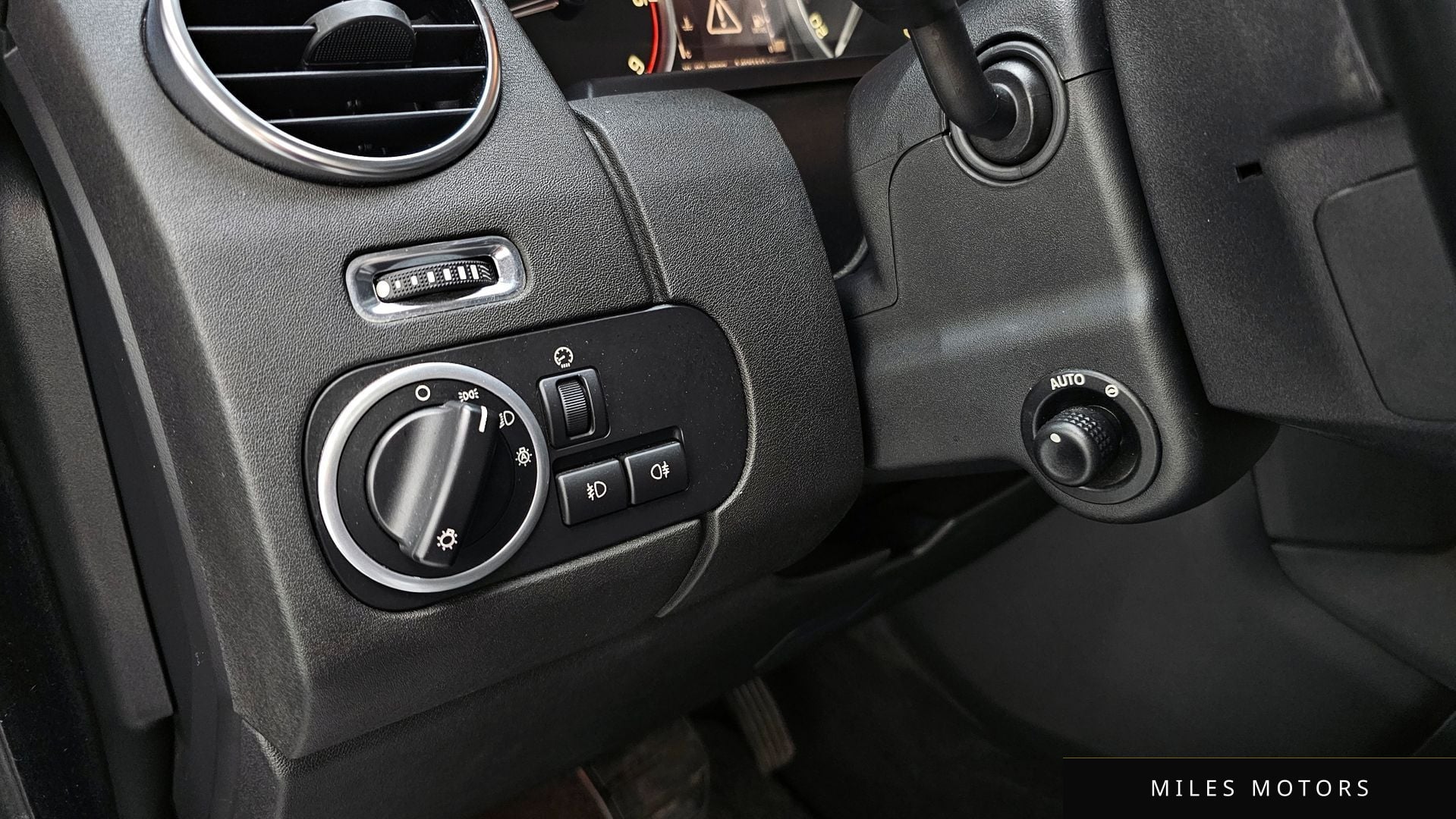Land Rover Discovery 2010 — миниатюра 18
