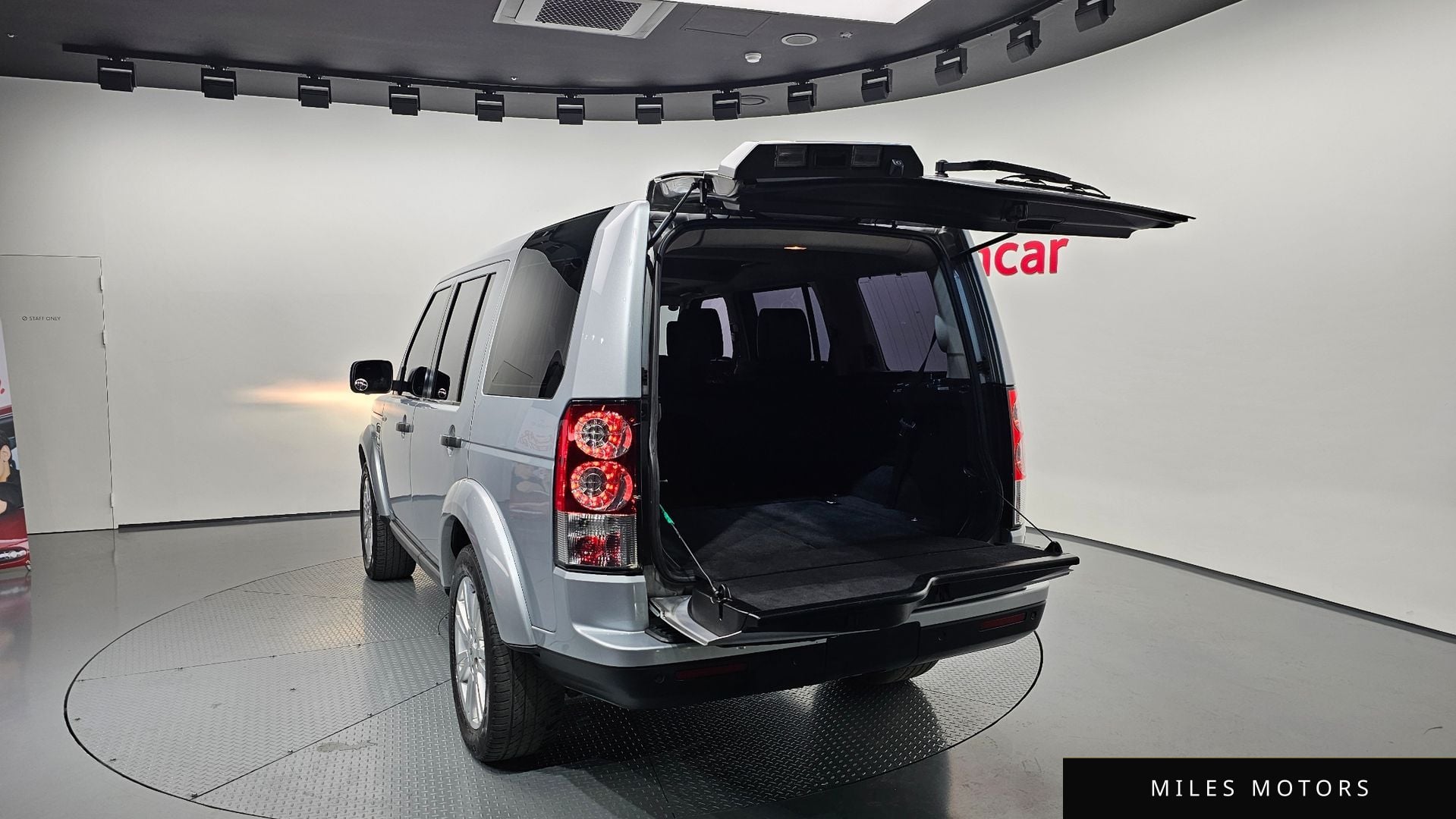 Land Rover Discovery 2010 — миниатюра 20