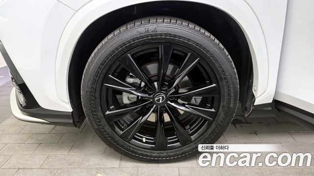 Лексус NX450h+ 2023 — миниатюра 5
