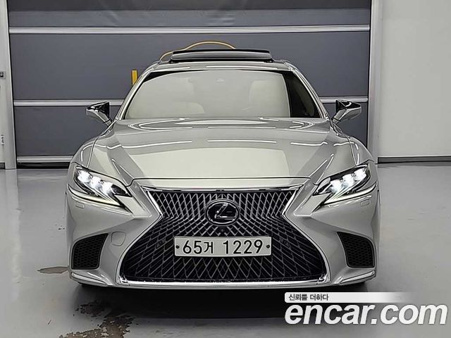 Лексус LS500h 2018 — миниатюра 2