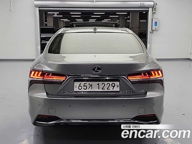 Лексус LS500h 2018 — миниатюра 3