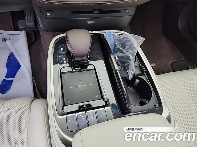 Лексус LS500h 2018 — миниатюра 8