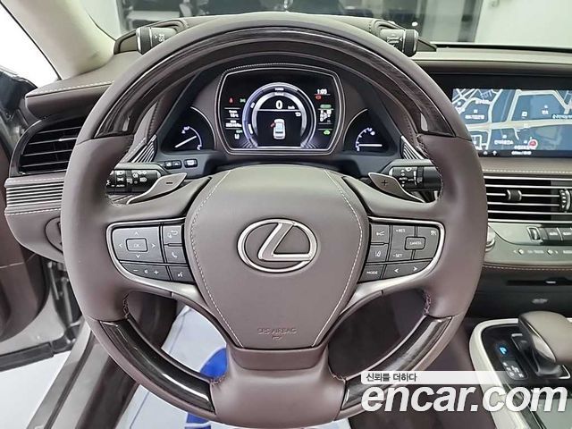 Лексус LS500h 2018 — миниатюра 9
