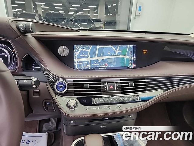 Лексус LS500h 2018 — миниатюра 10