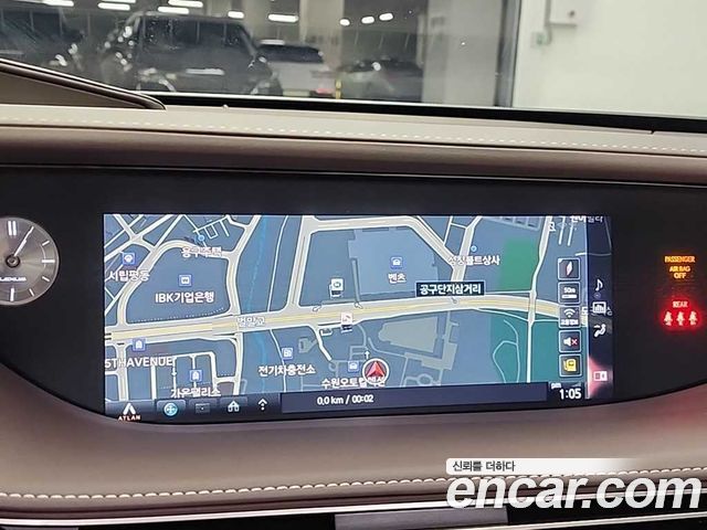 Лексус LS500h 2018 — миниатюра 20