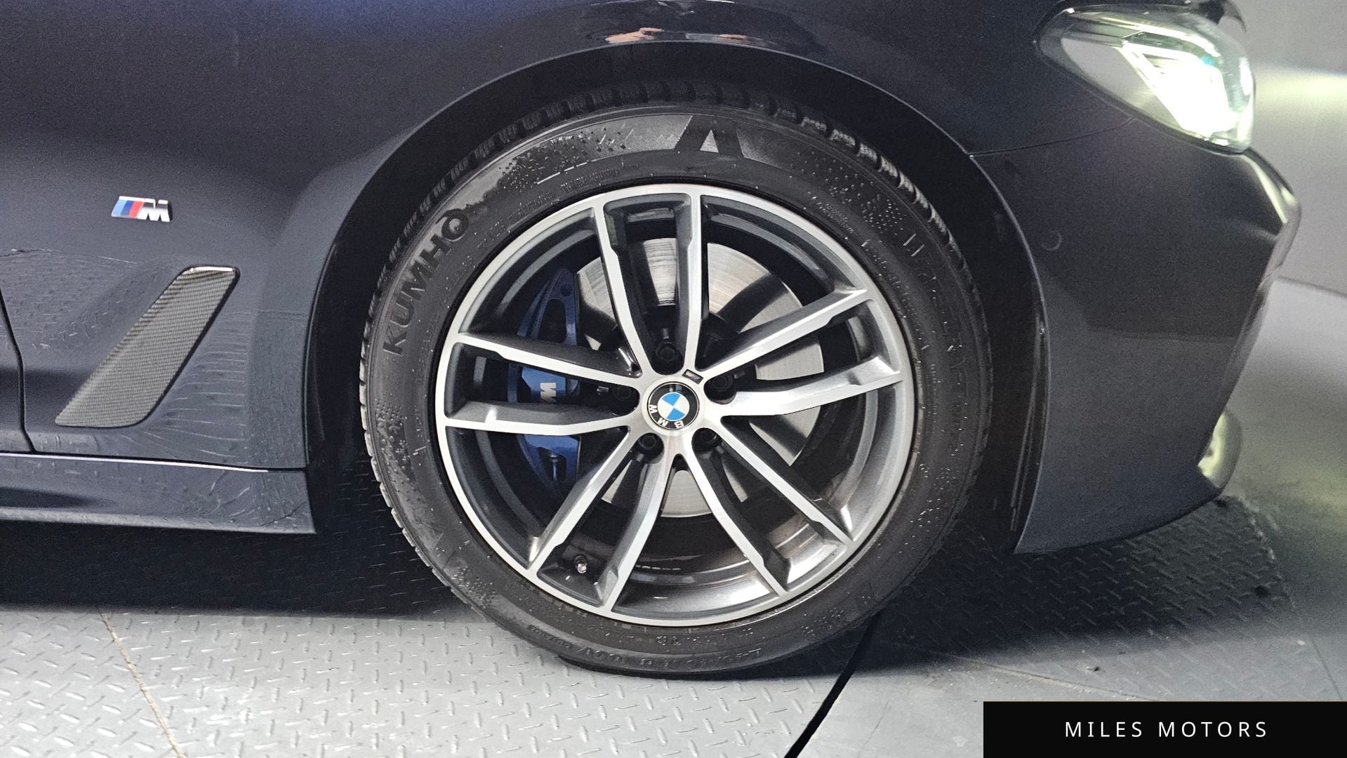 BMW 5 Series (G30) 2023 — миниатюра 5