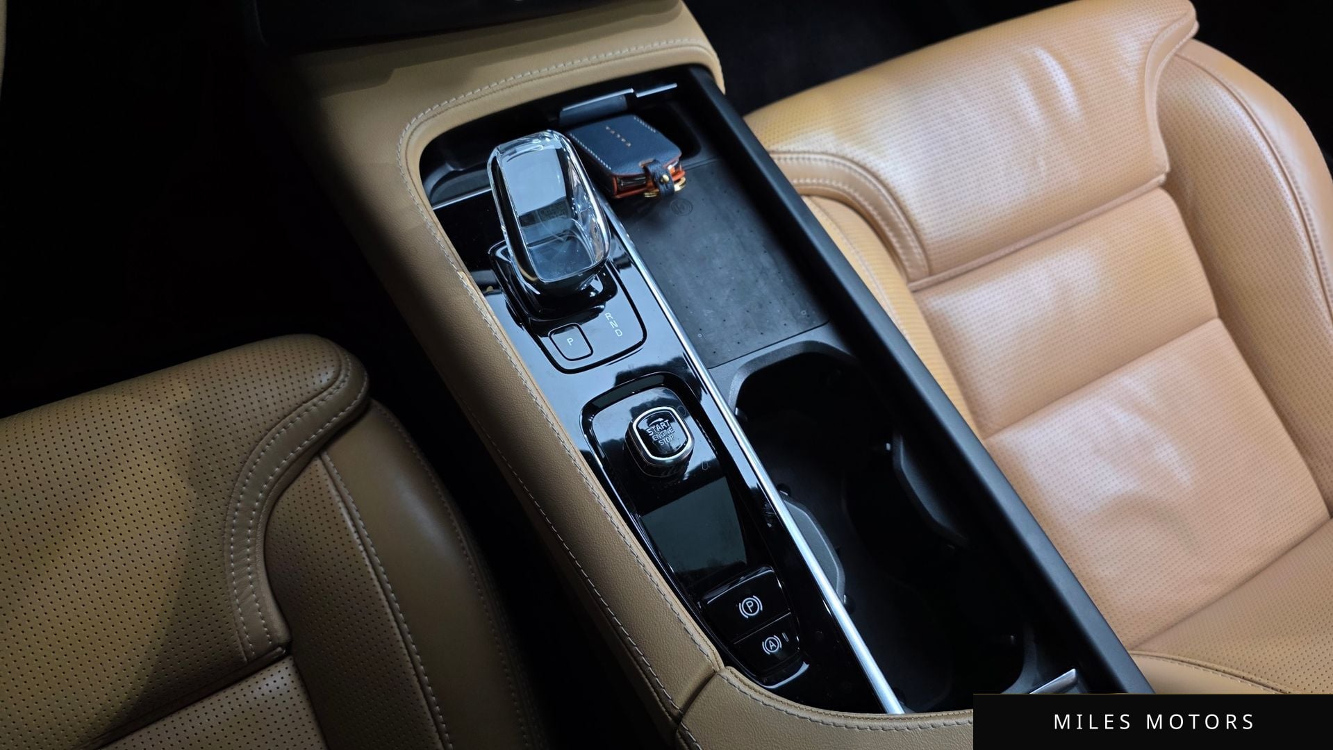 Volvo XC90 2022 — миниатюра 9