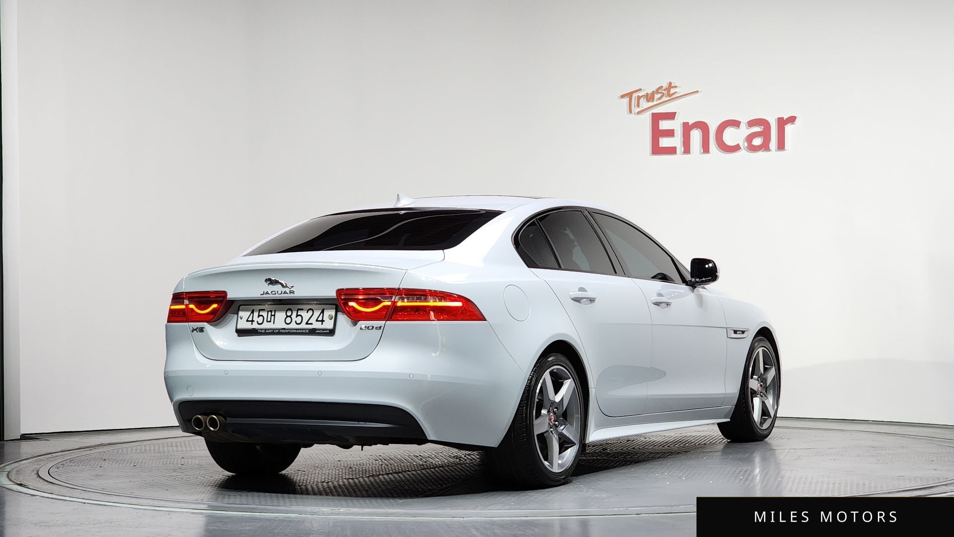 Jaguar XE 2016 — миниатюра 2