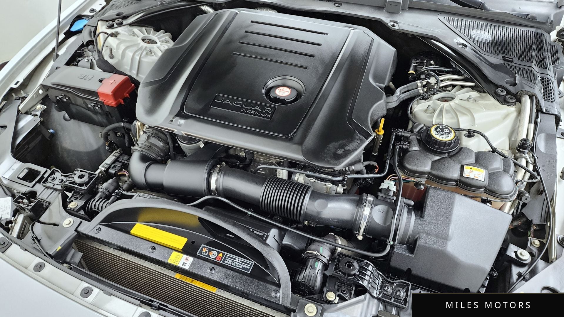 Jaguar XE 2016 — миниатюра 6