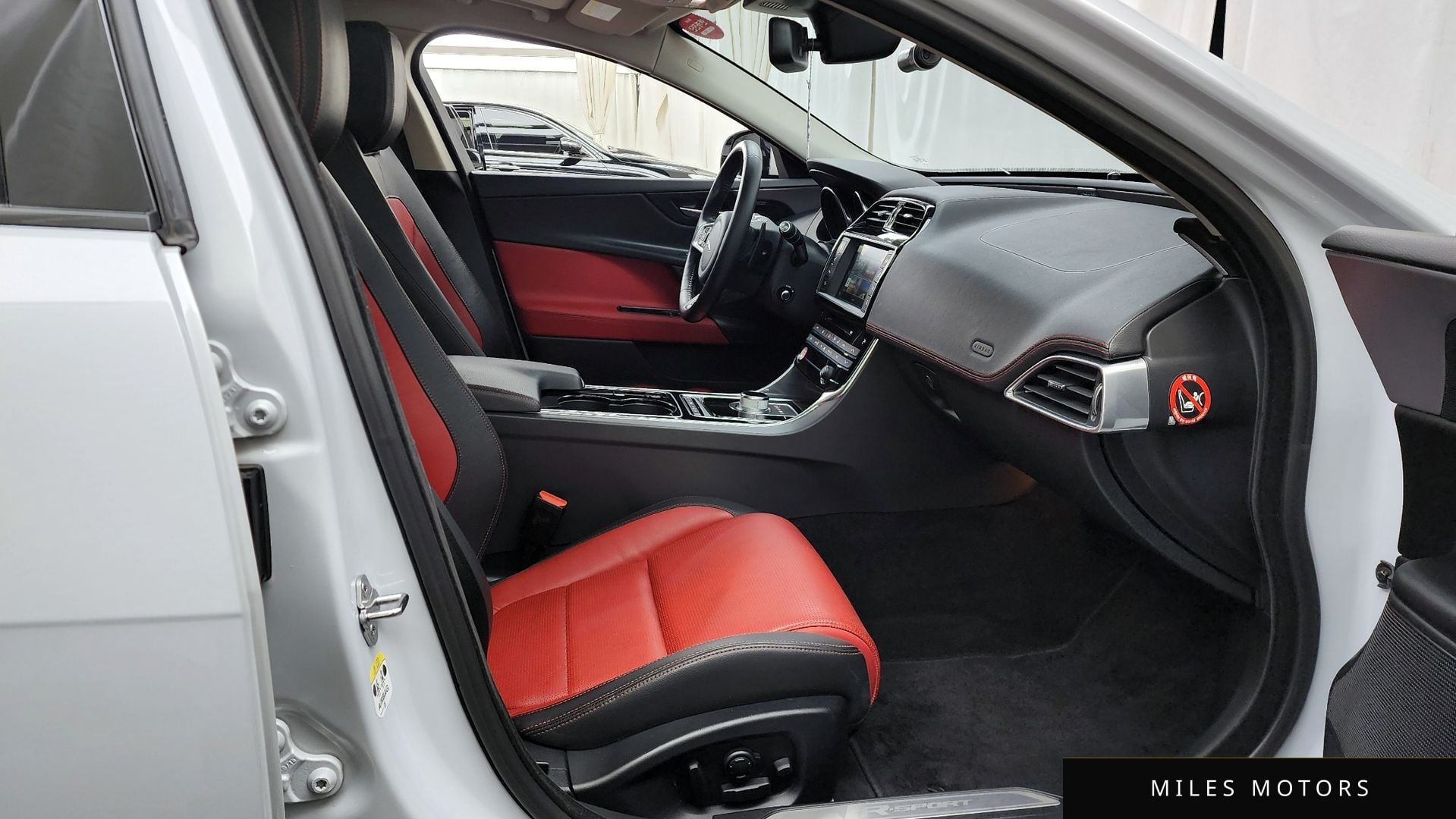 Jaguar XE 2016 — миниатюра 11