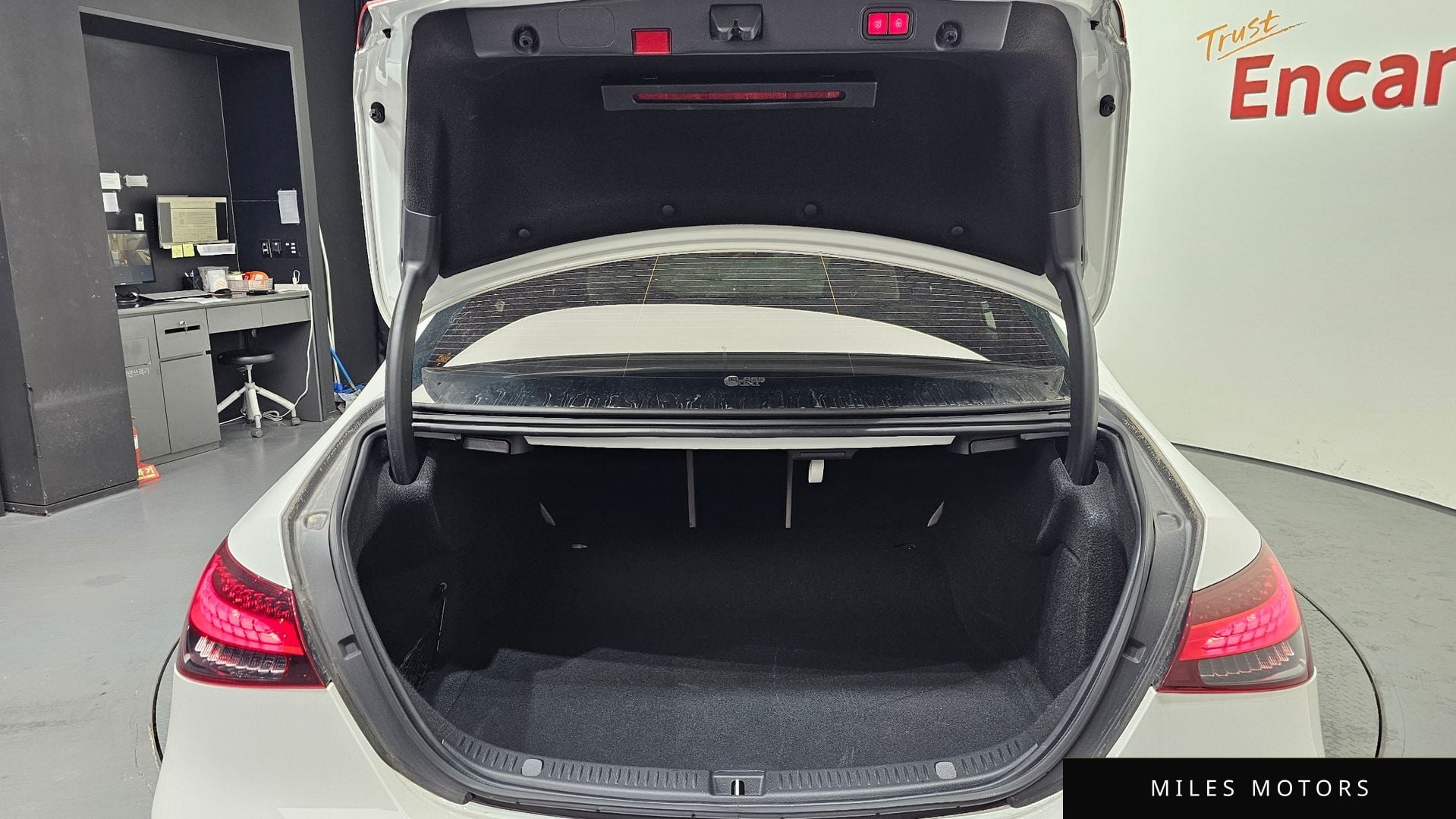 Mercedes-Benz E-Class W213 2022 — миниатюра 20
