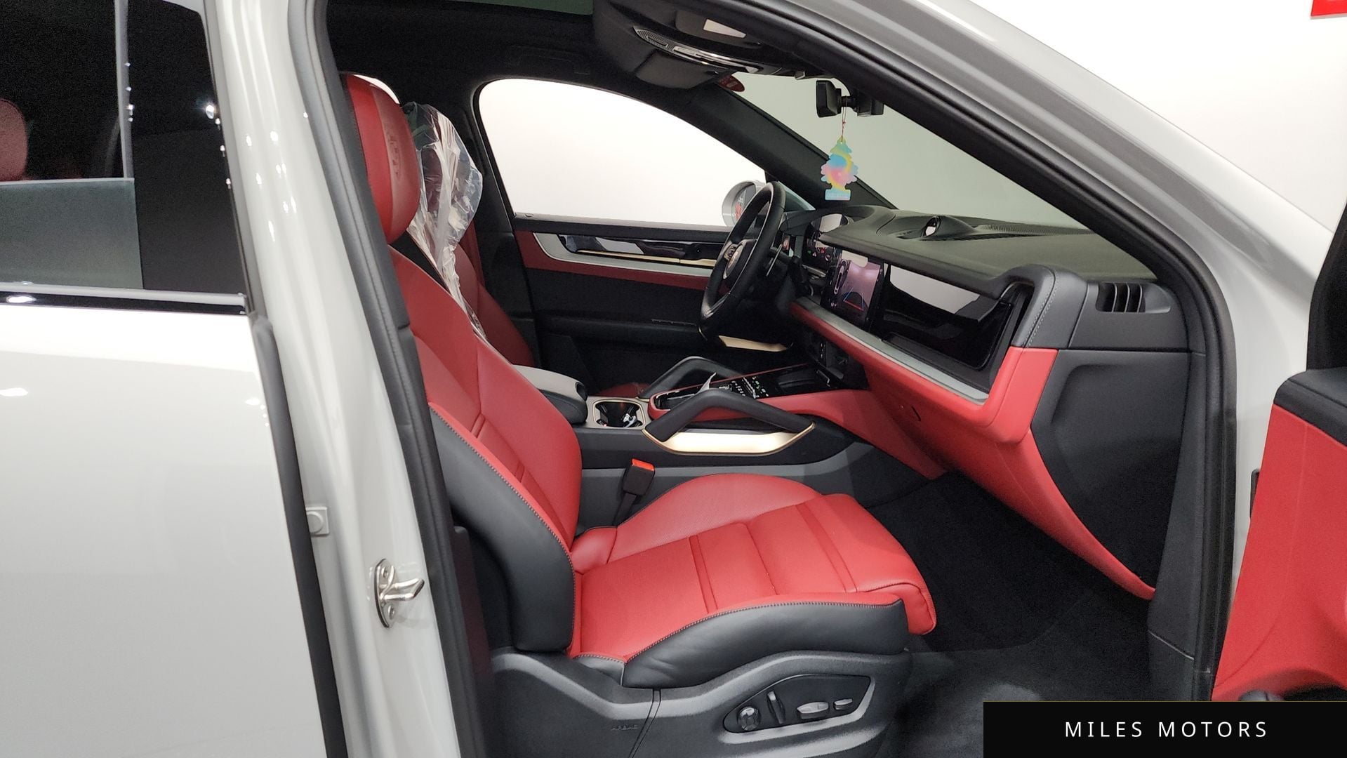 Porsche Cayenne 2025 — миниатюра 11