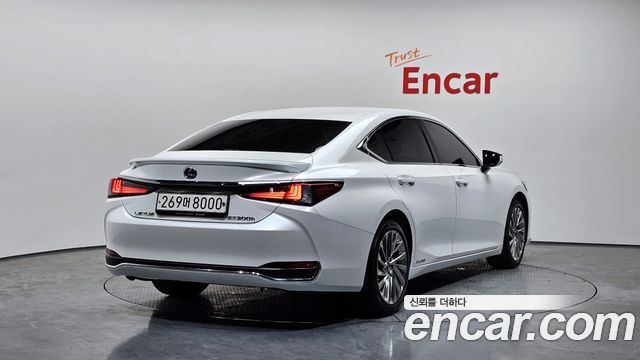 Лексус ES300h 2020 — миниатюра 2