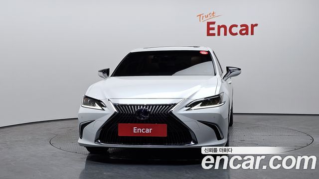 Лексус ES300h 2020 — миниатюра 3